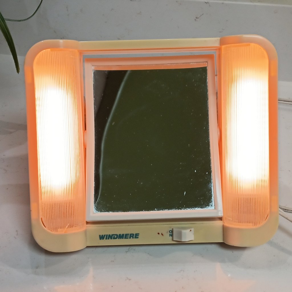 Vintage Windmere Lighted Make Up Mirror Vanity  Biege